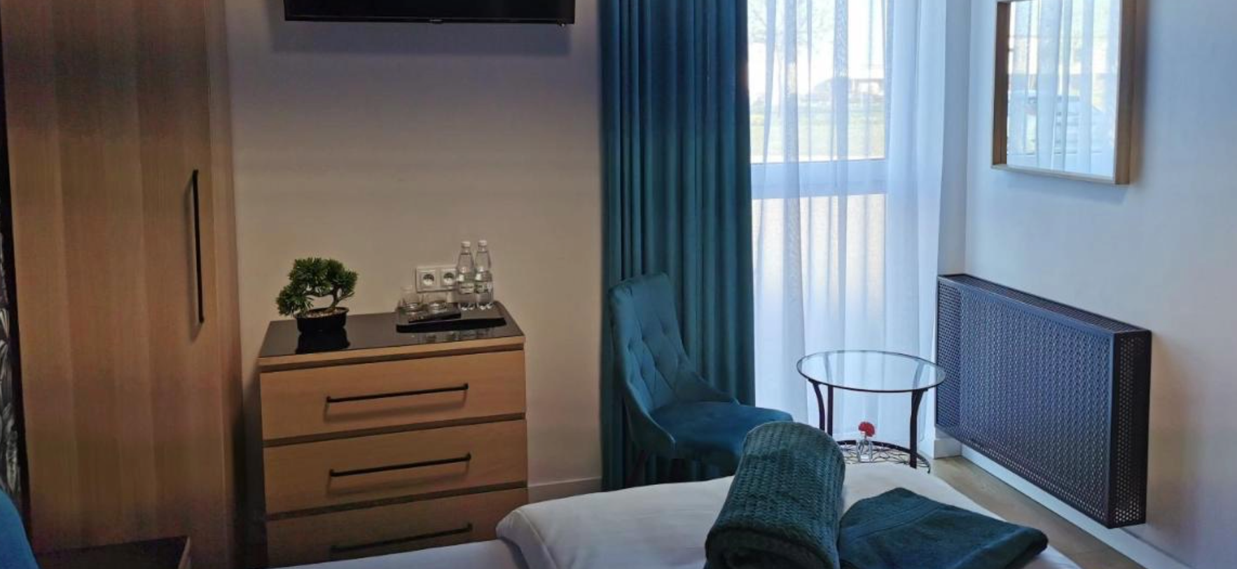 pokój jednoosobowy z prywatną łazienką