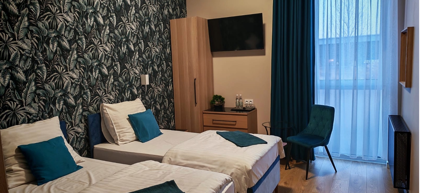 pokój trzyosobowy z prywatną łazienką