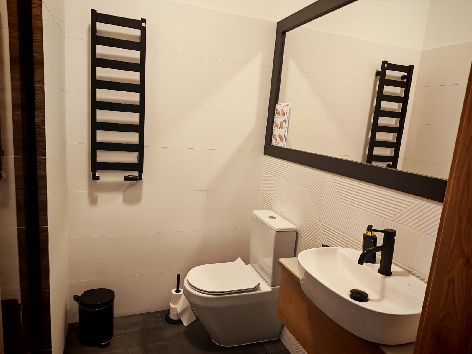 prywatna łazienka w pokoju