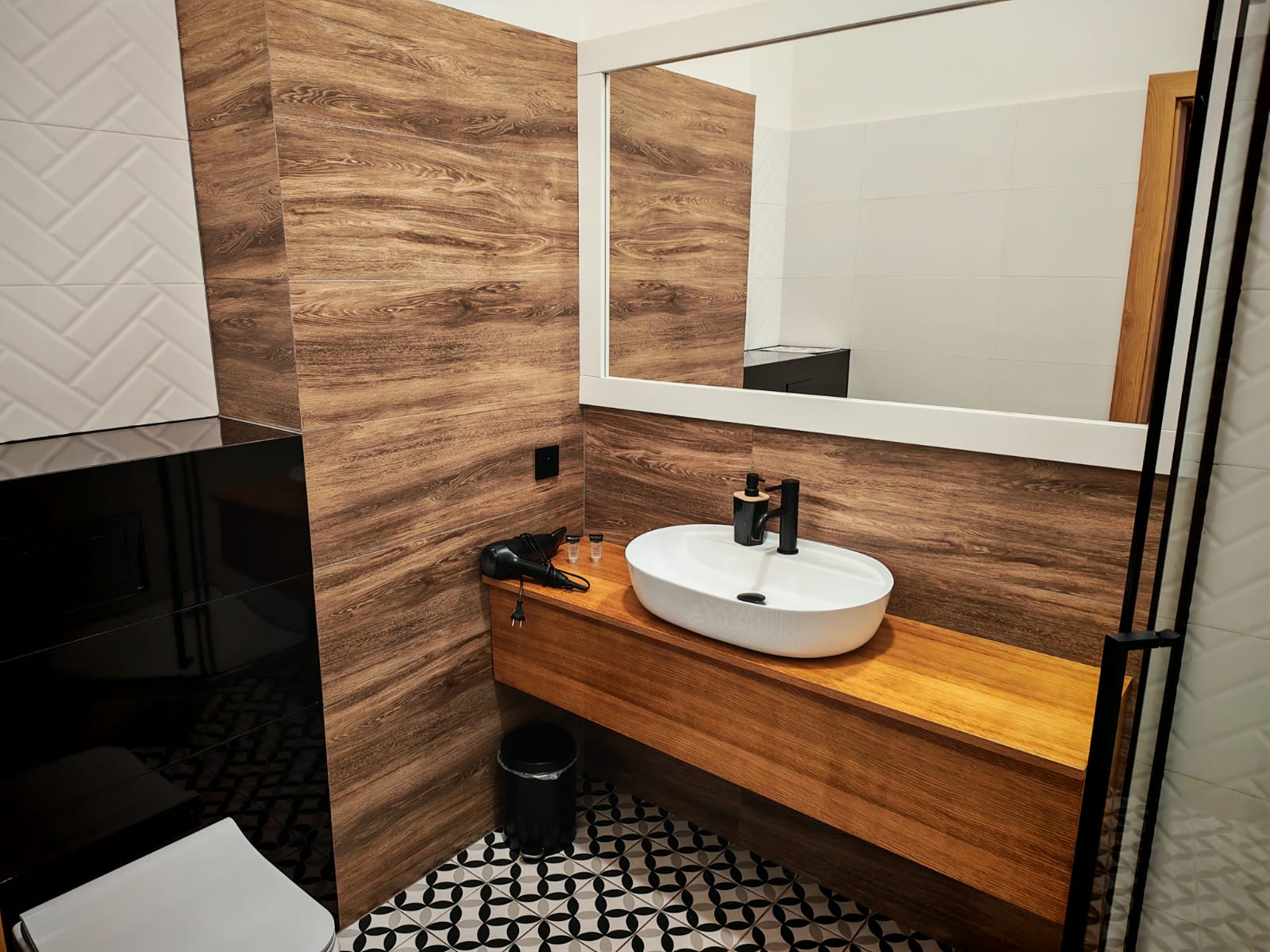 prywatna łazienka w pokoju